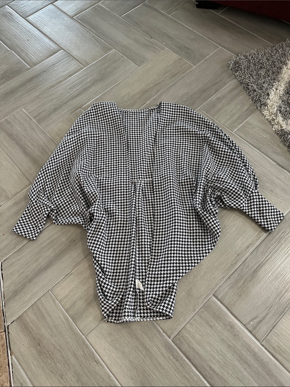 Charlotte Russe Black & White Houndstooth Cape Jacket